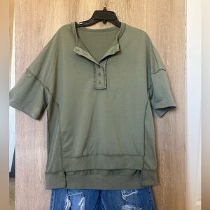 Green Short Sleeve Pullover Top